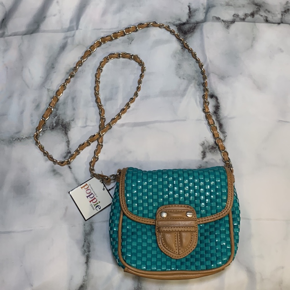 🎒 NWT Poppie Jones Woven Teal and Tan Crossbody with Chain Strap